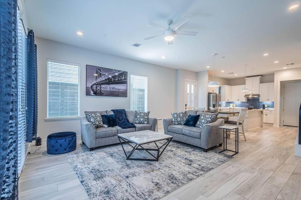 Charming 3-Bedroom Luxury Home Near Downtown, Nrg, Galleria & Medical Center ฮูสตัน ภายนอก รูปภาพ