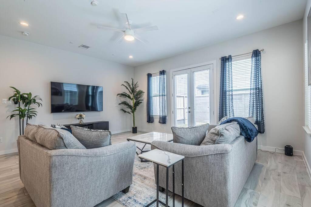 Charming 3-Bedroom Luxury Home Near Downtown, Nrg, Galleria & Medical Center ฮูสตัน ภายนอก รูปภาพ
